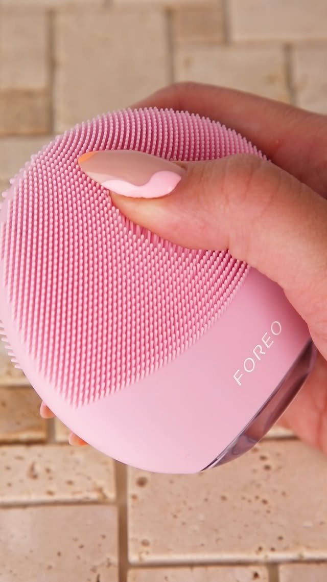 FOREO LUNA™ 4 mini | 双面迷你净透洁面仪