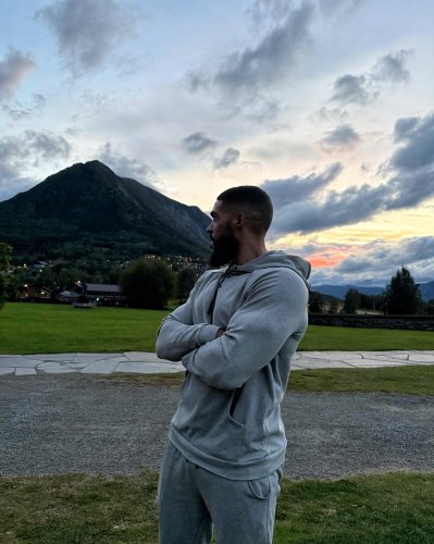 Carousel post from ph_gains.