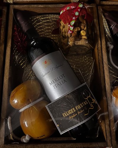 Carousel post from la_gifteria.