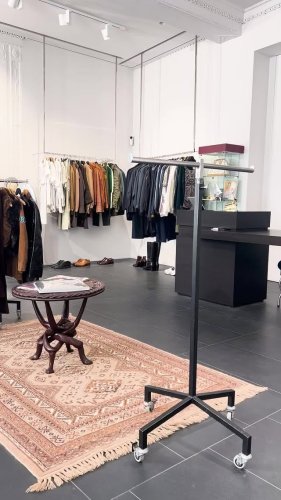 Video post from dotnsquare_vintage.