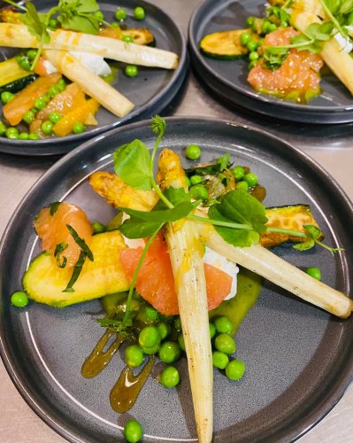 Carousel post from miditreizepontarlier.