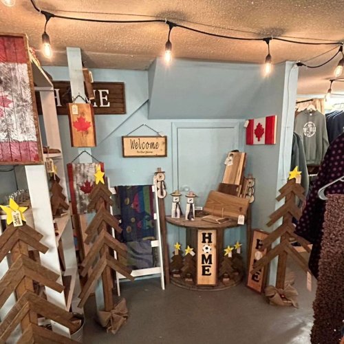 Carousel post from niftygiftynorfolk.