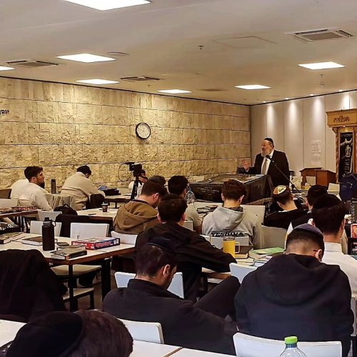 Carousel post from derechyeshiva.