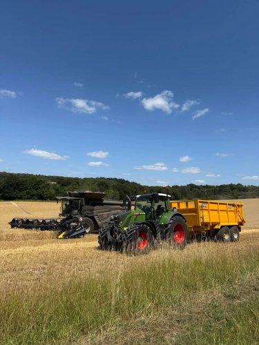 Carousel post from crowmarshbattlefarms.