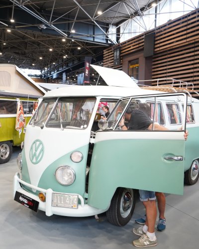 Carousel post from salonautolyon.