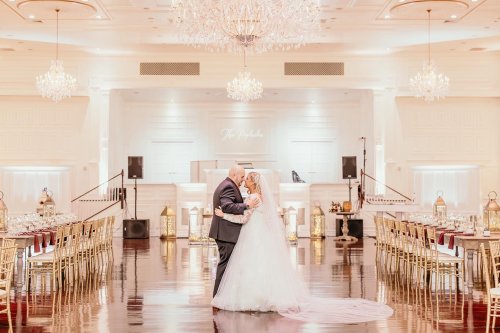 Carousel post from thecurvybridenj.