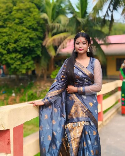 Carousel post from monihira_982.