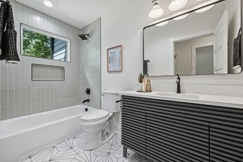 Carousel post from qcflippers.