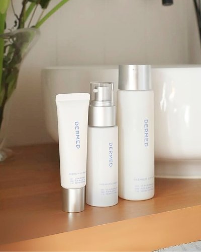 Carousel post from dermed_official.