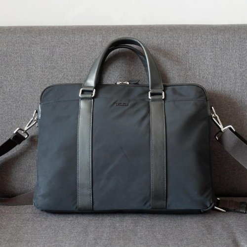 Carousel post from vintagebags90.