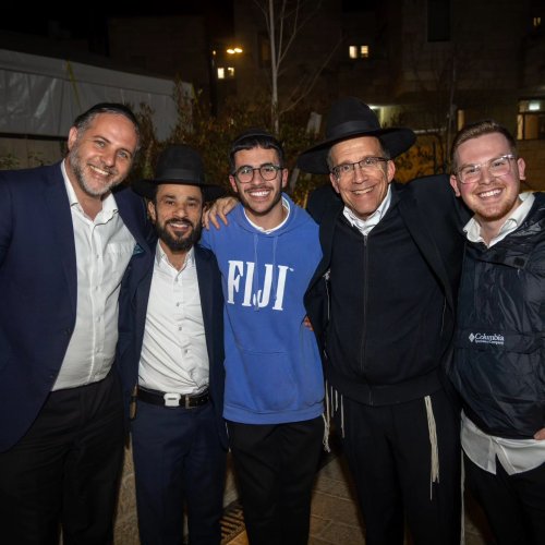 Carousel post from derechyeshiva.