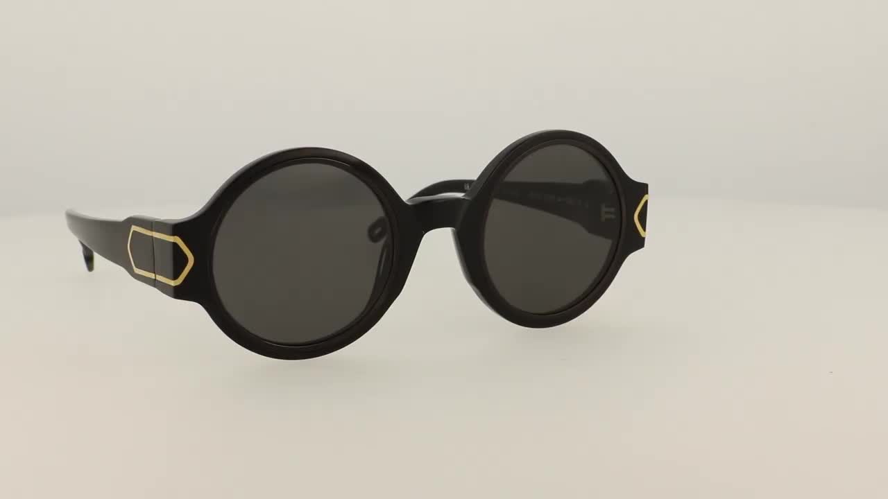 Video post from odettelunettes.