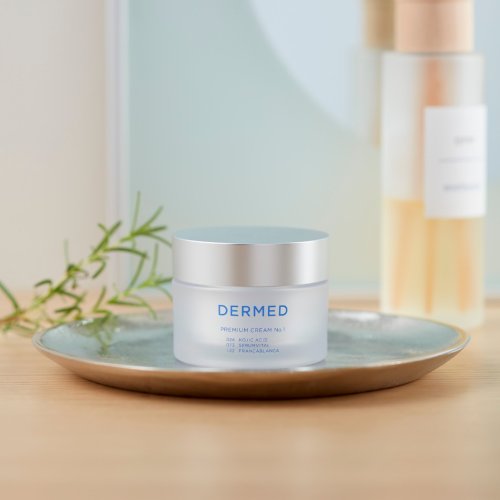 Carousel post from dermed_official.