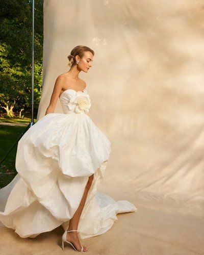 Carousel post from lelitebridal.