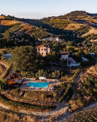 Carousel post from glampings.