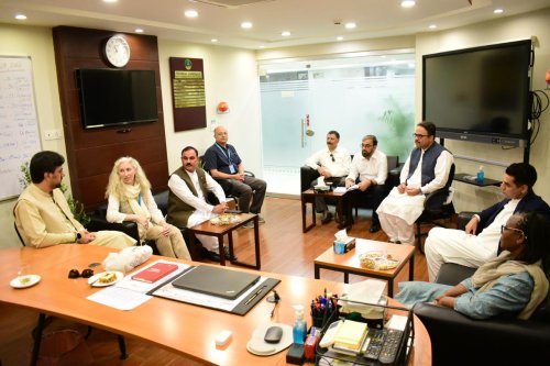 Carousel post from pakfightspolio.