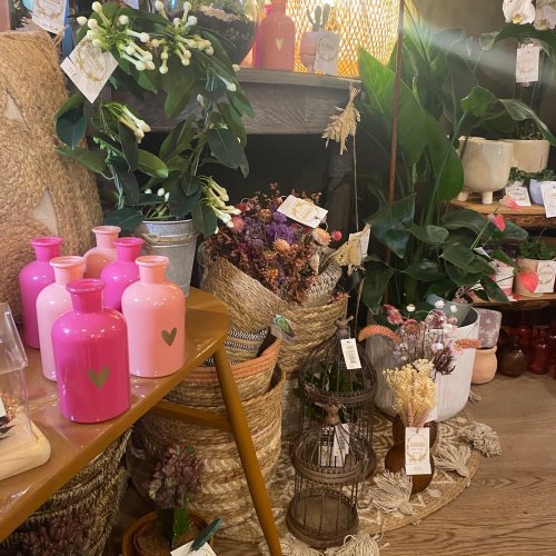 Carousel post from gloriosa.artisan.fleuriste.
