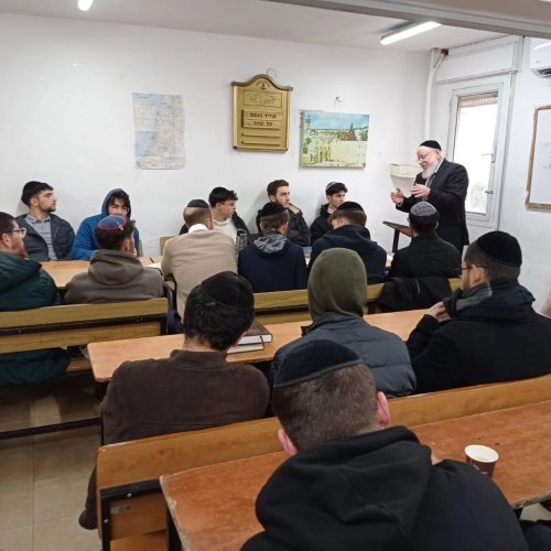 Carousel post from derechyeshiva.