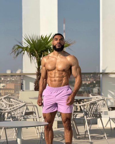 Carousel post from ph_gains.