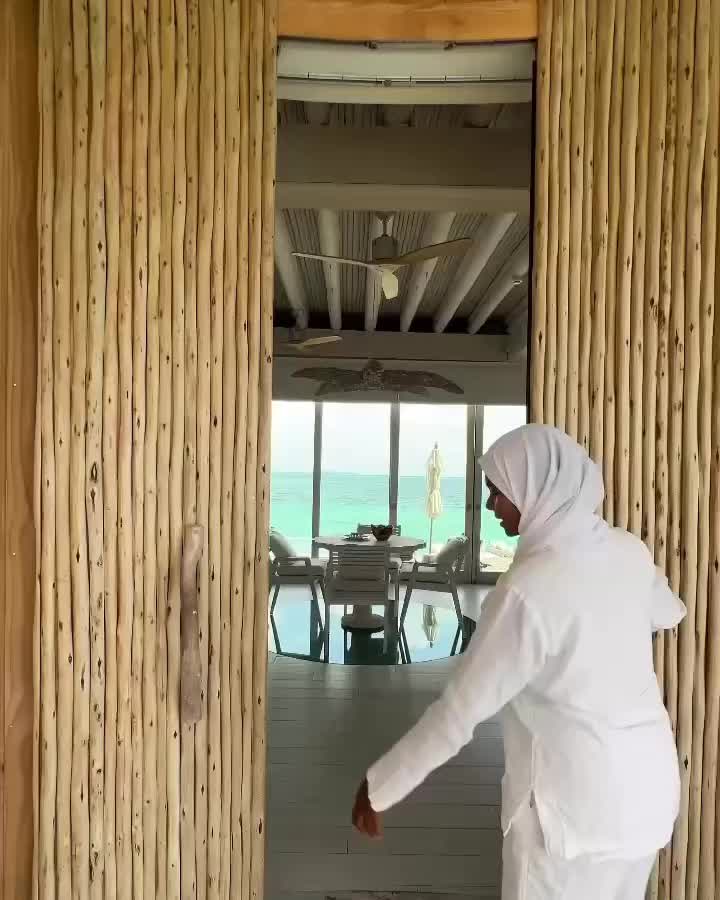 Carousel post from bluesky.escapes.