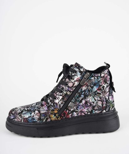 Carousel post from ossoshoes.