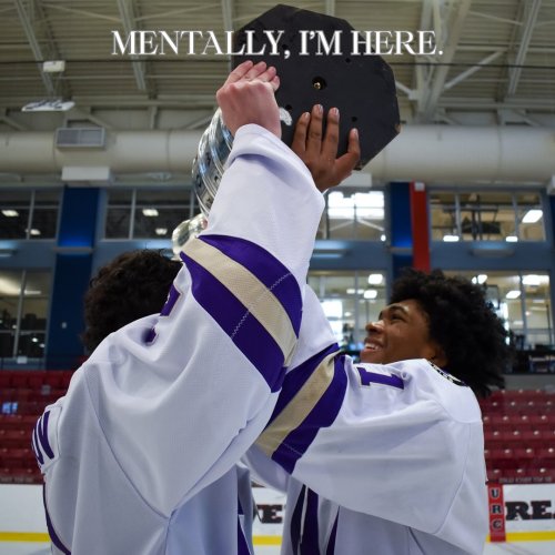 Carousel post from uw_icehockey.