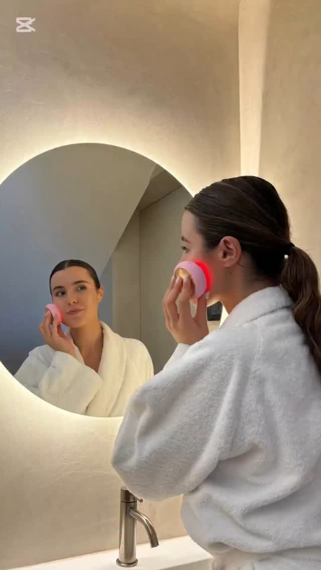 FOREO Sweden | UFO™ 3 | Меньше морщин за 1 неделю