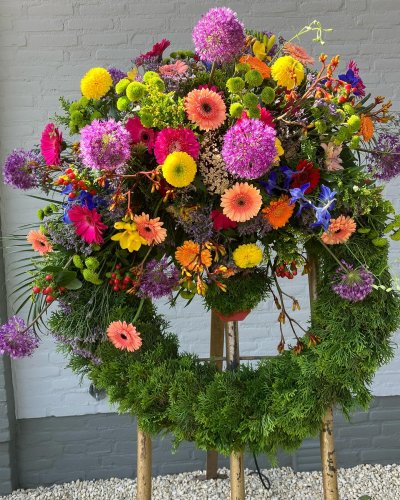 Carousel post from dellemannbloemen.