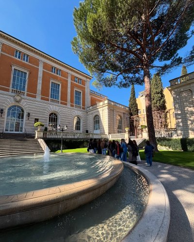 Carousel post from aur_arts.