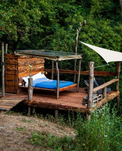 Carousel post from glampings.