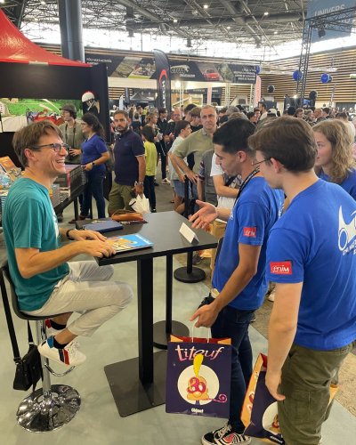 Carousel post from salonautolyon.