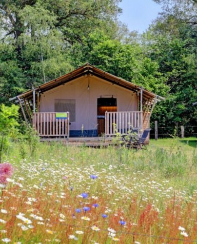 Carousel post from glampings.