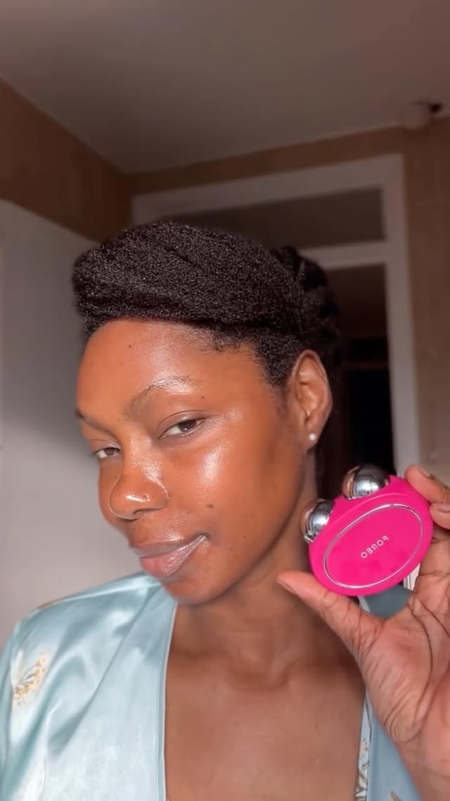 FOREO BEAR™ mini | Compact Microcurrent Device | Instant Facelift