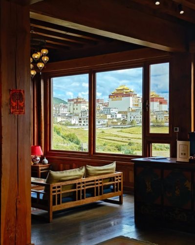 Carousel post from bluesky.escapes.