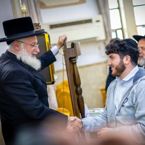 Carousel post from derechyeshiva.