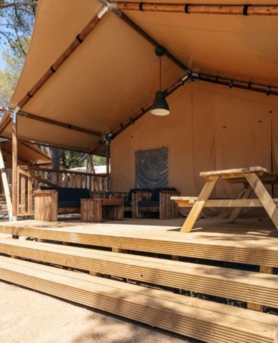 Carousel post from glampings.