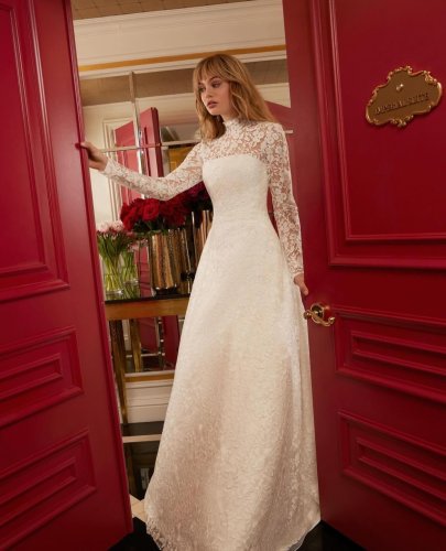 Carousel post from jolibride.