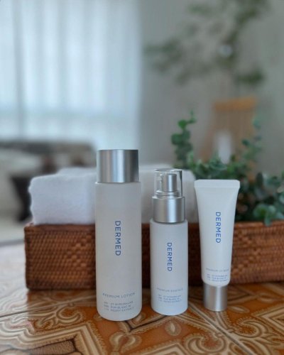 Carousel post from dermed_official.