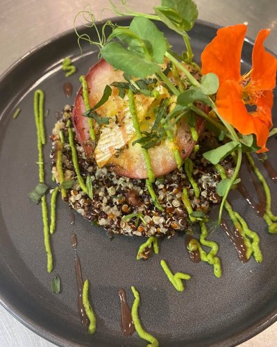 Carousel post from miditreizepontarlier.