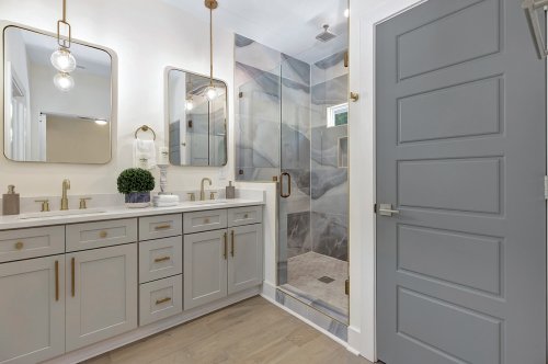 Carousel post from qcflippers.