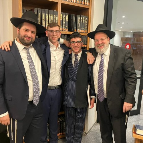 Carousel post from derechyeshiva.