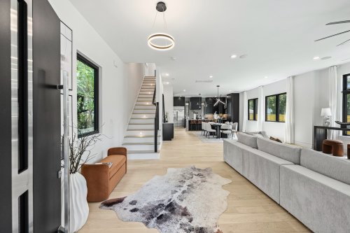 Carousel post from qcflippers.