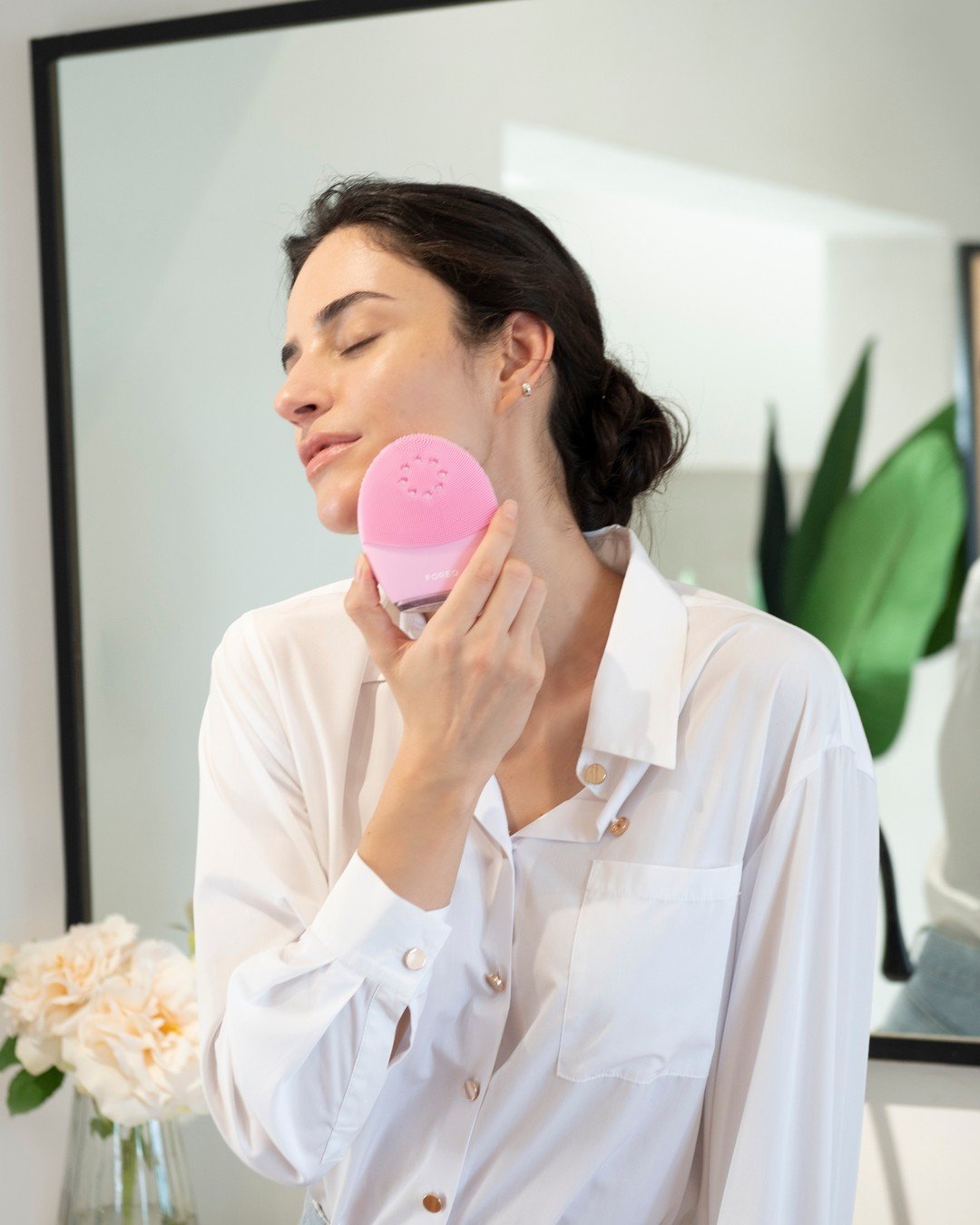 FOREO LUNA™ 4 plus | Red LED Cleansing & Microcurrent