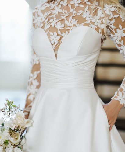 Carousel post from jolibride.