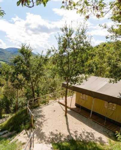 Carousel post from glampings.