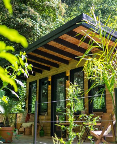 Carousel post from glampings.