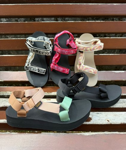 Carousel post from almareafootwear.