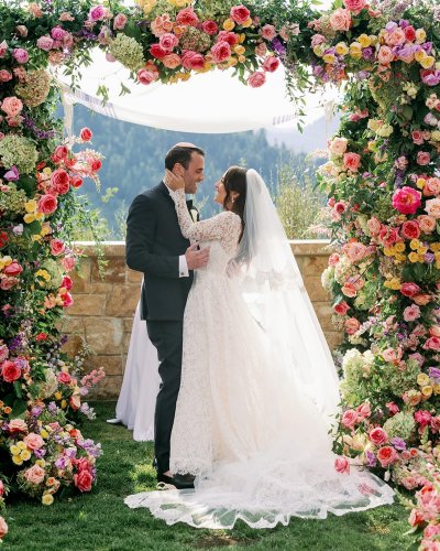 Carousel post from lelitebridal.