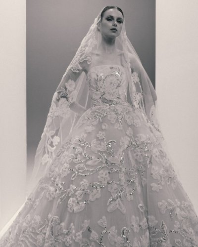 Carousel post from lelitebridal.