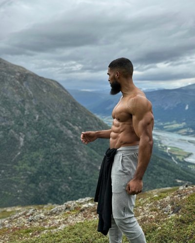 Carousel post from ph_gains.